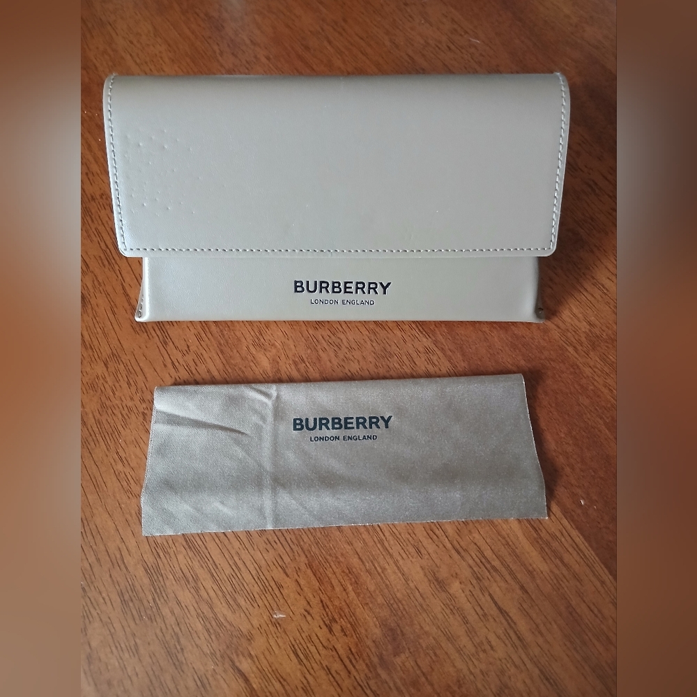 Burberry Tan Sunglasses Case with Cleaning cloth